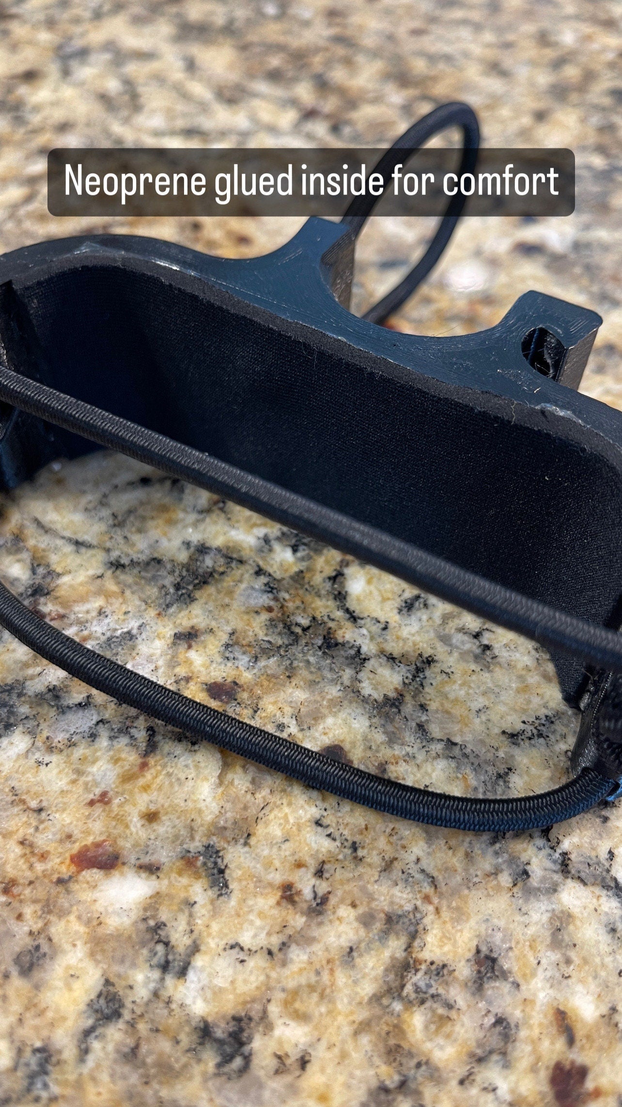 3D Printed Goodman Handle with Bungee Cord for Scuba Diving Lights – Hands-Free Dive Light Mount