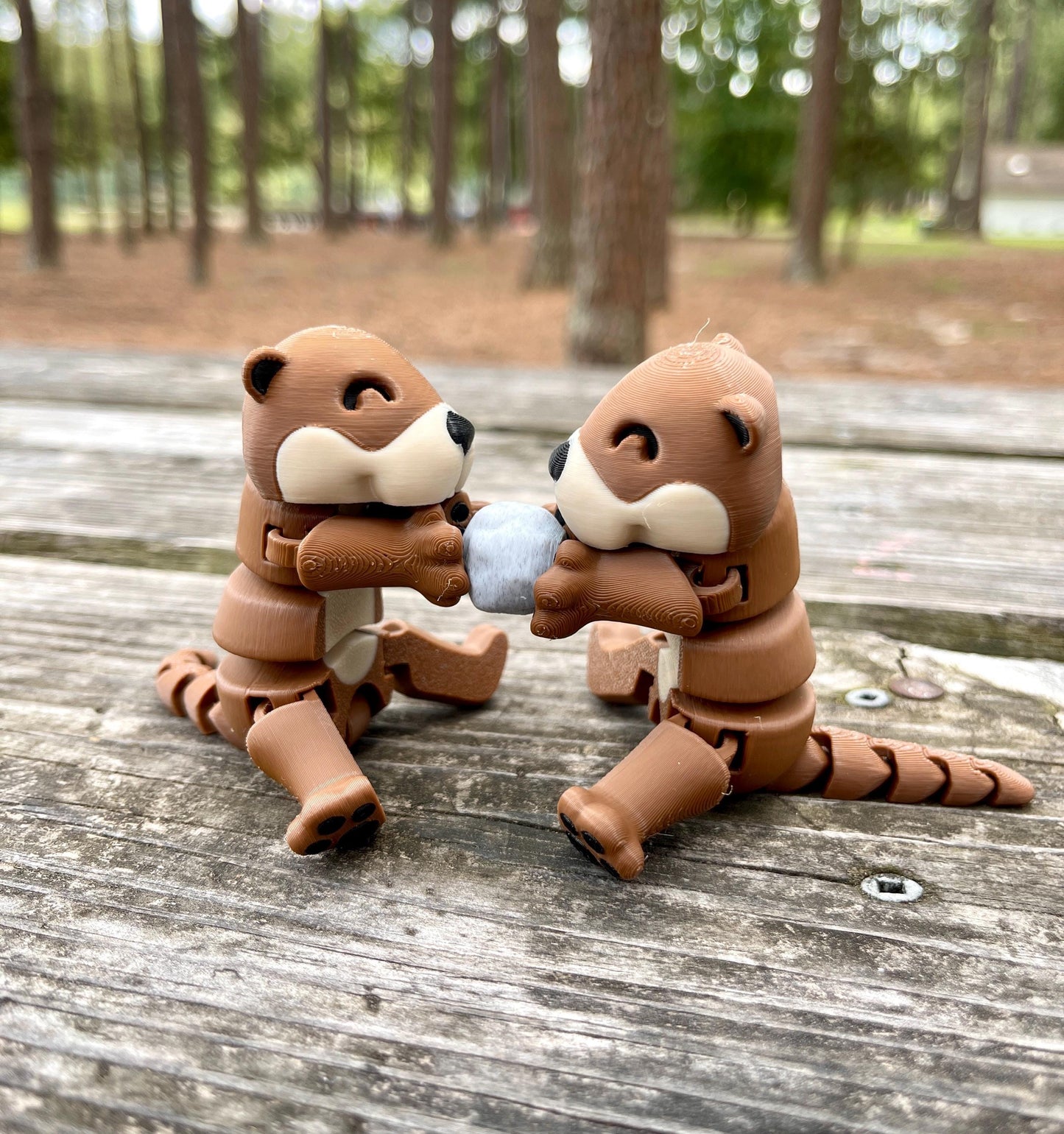 Articulated Otter with Magnetic Paws