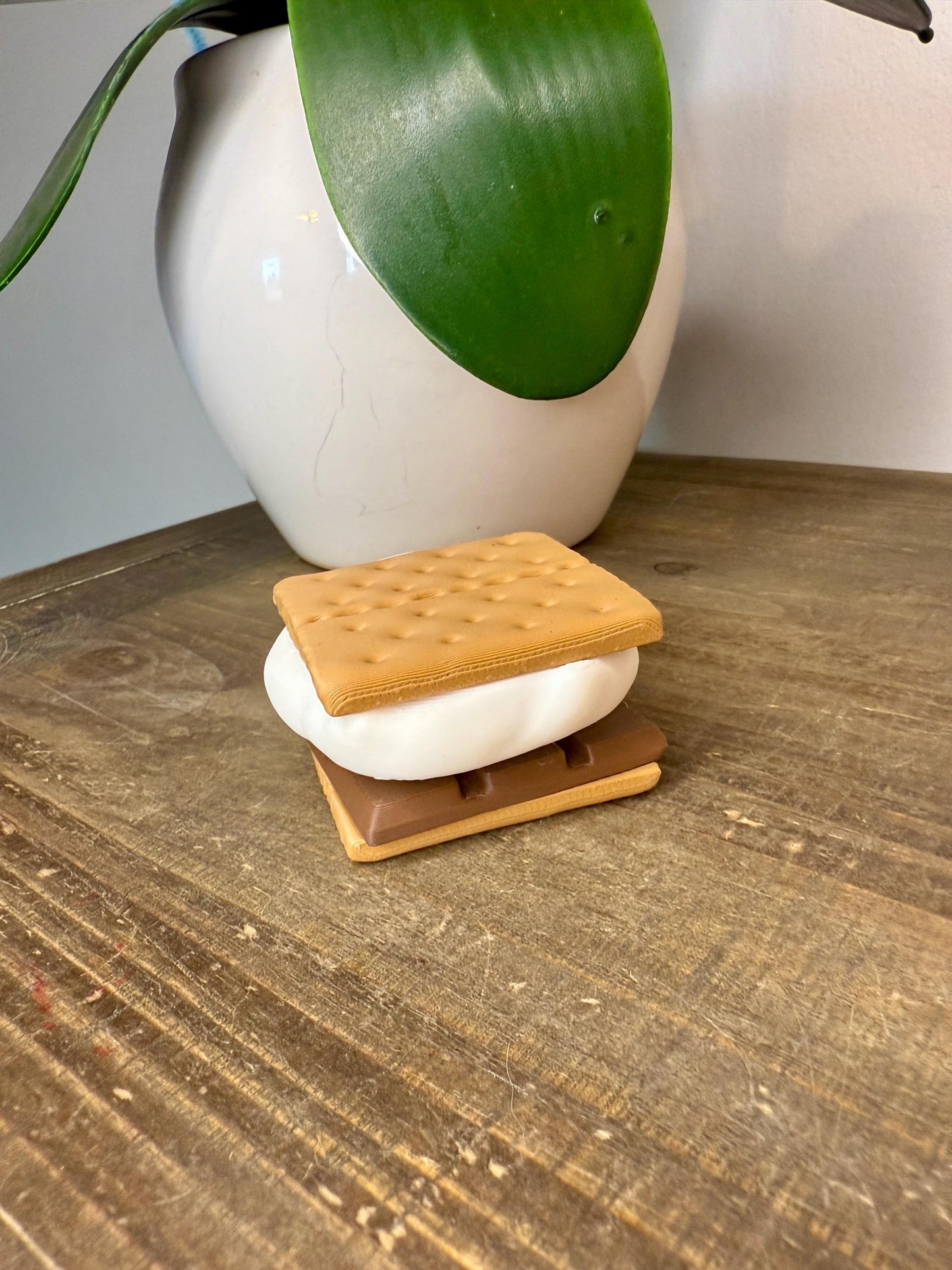 S’mores Clicker Toy – Cute 3D Printed Fidget, Campfire-Inspired Desk Toy or Keychain, Gift for Campers, Kids & Collectors