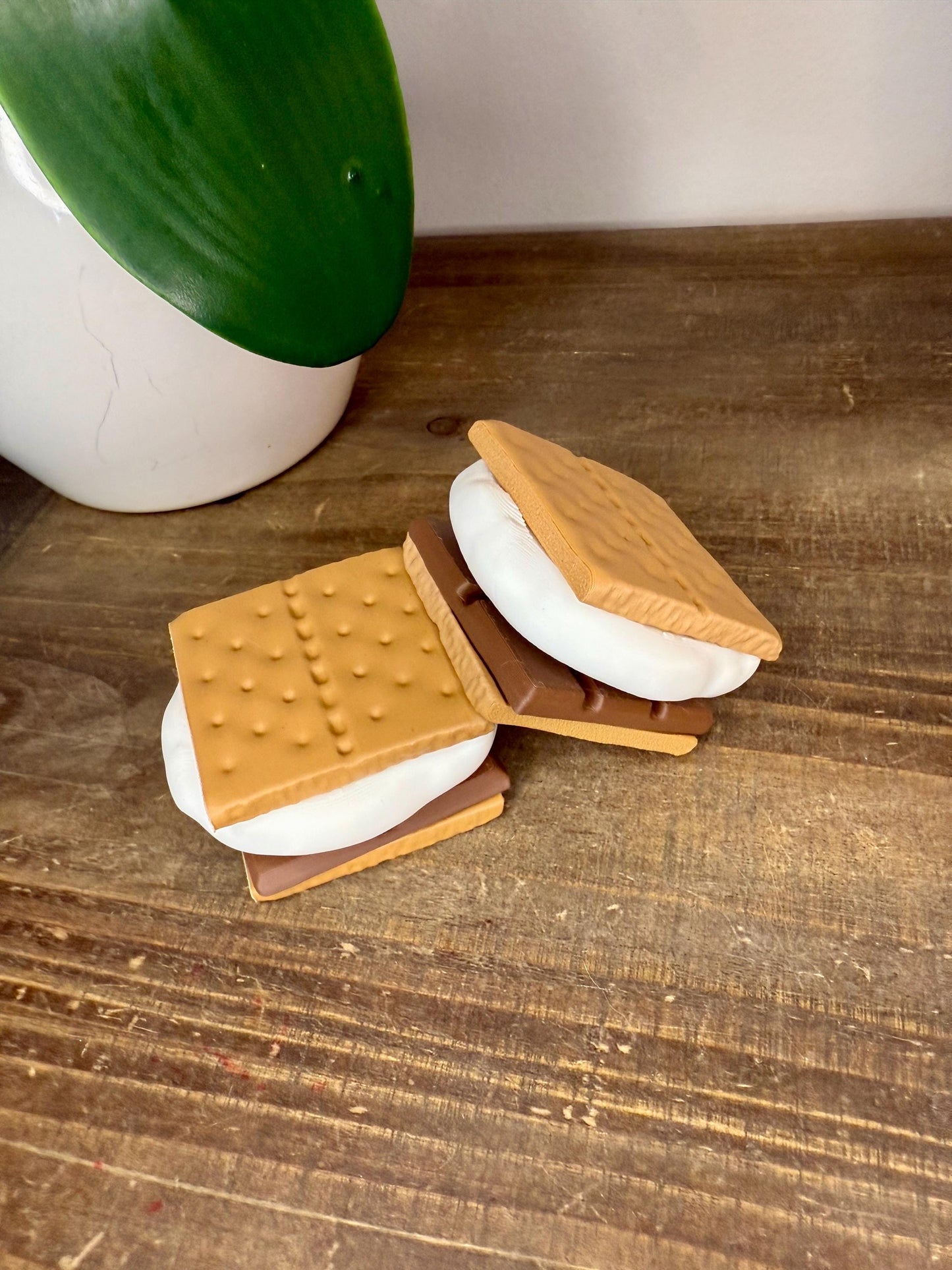 S’mores Clicker Toy – Cute 3D Printed Fidget, Campfire-Inspired Desk Toy or Keychain, Gift for Campers, Kids & Collectors
