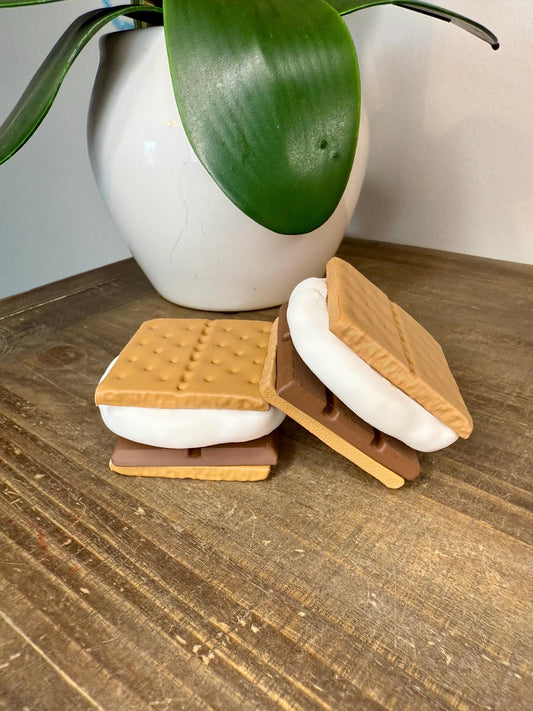 S’mores Clicker Toy – Cute 3D Printed Fidget, Campfire-Inspired Desk Toy or Keychain, Gift for Campers, Kids & Collectors