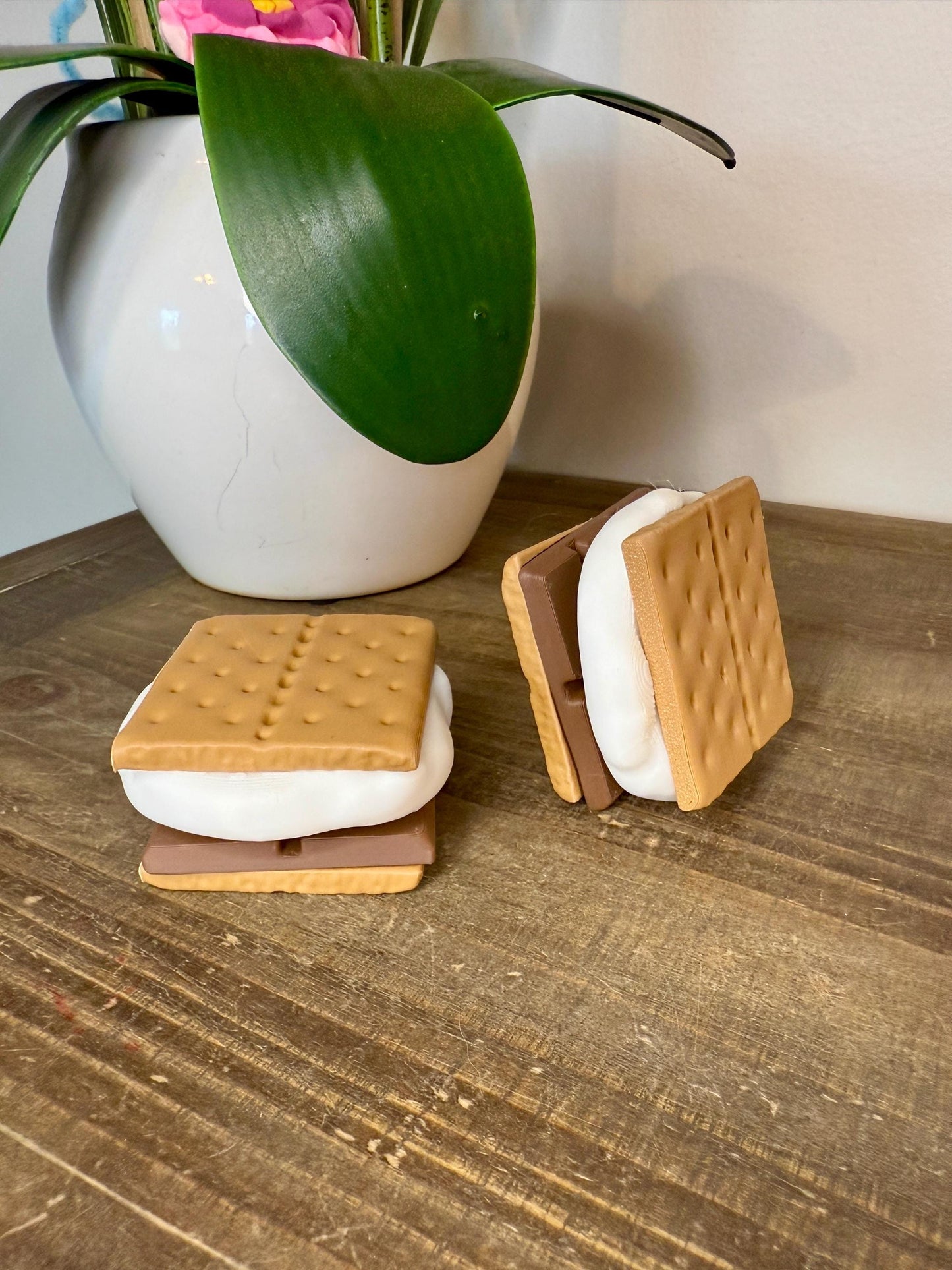 S’mores Clicker Toy – Cute 3D Printed Fidget, Campfire-Inspired Desk Toy or Keychain, Gift for Campers, Kids & Collectors