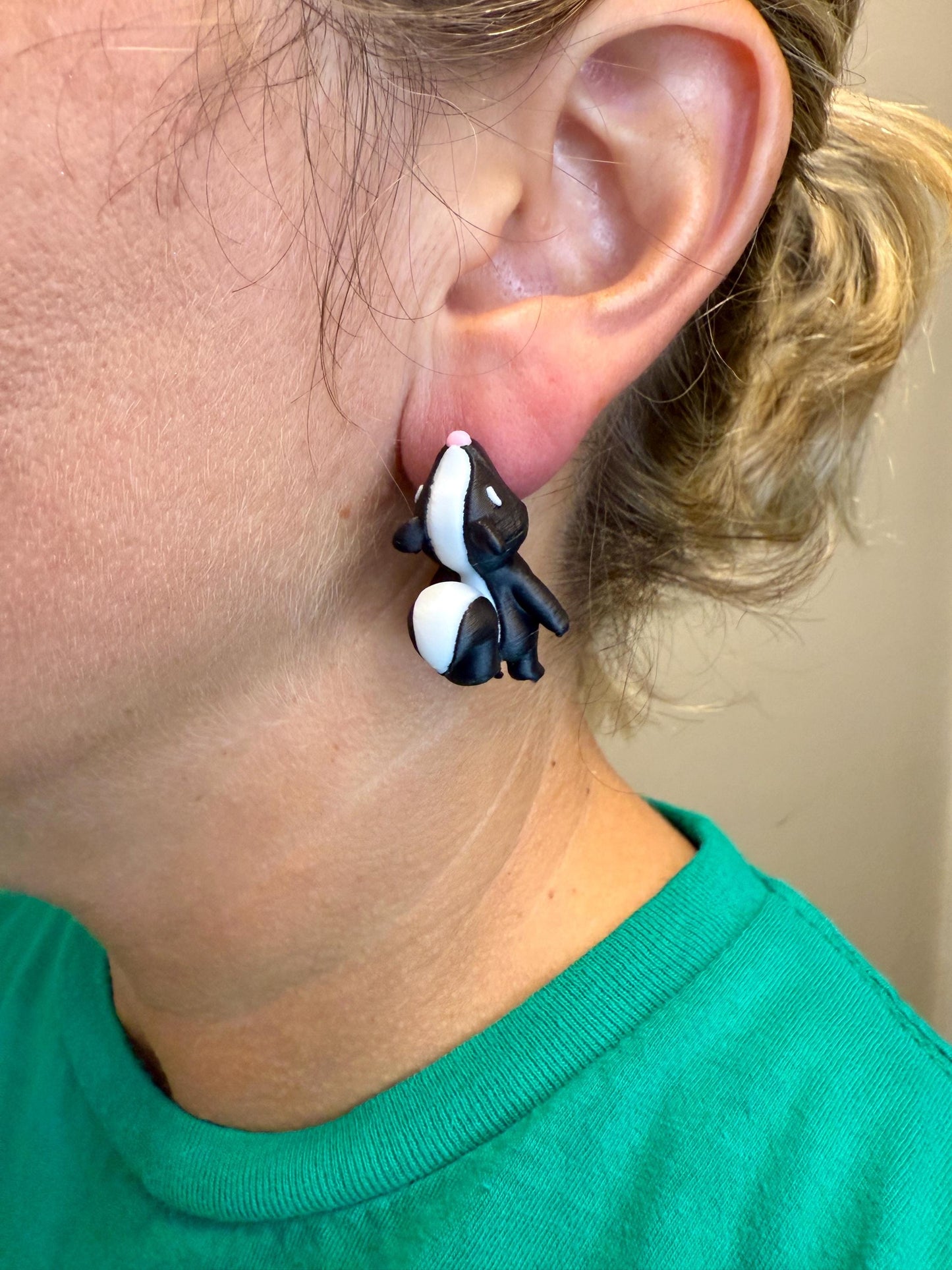 Skunk Chomper Earrings – 3D Printed Articulated Skunk Earrings, Unique Animal Jewelry, Funny Gift for Nature & Wildlife Lovers