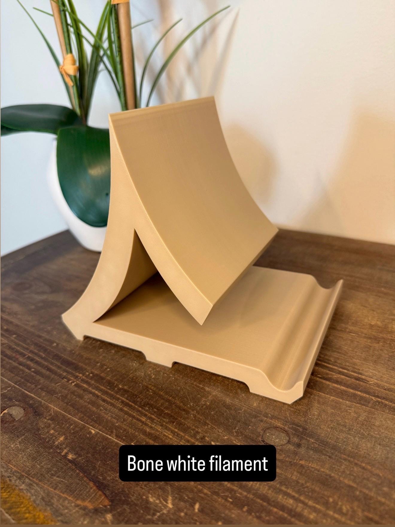Curved Book Stand | Reading Desk Holder | Wood Look or Marble 3D Printed Book Rest | Nightstand Book Display | Cozy Reading Gift