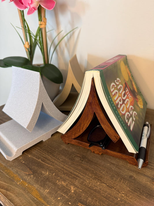 Curved Book Stand | Reading Desk Holder | Wood Look or Marble 3D Printed Book Rest | Nightstand Book Display | Cozy Reading Gift